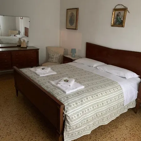 Spagna Bed and Breakfast *